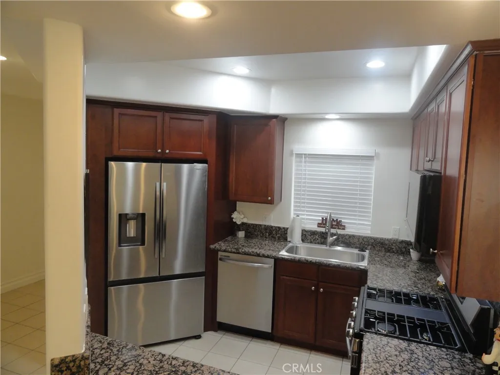 15206 Burbank Boulevard 107, Sherman Oaks, California 91411 home-pic-20